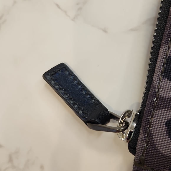 Gucci Leopard Print Large Clutch - Picture 4 of 9